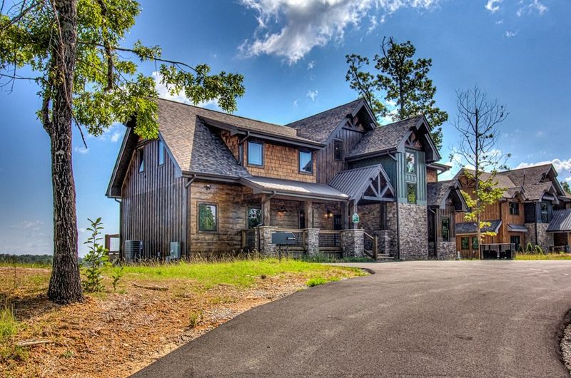 3202 Laughing Pine Ln, Sevierville, TN 37862