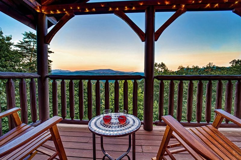2719 Sawmill Branch Dr, Sevierville, TN 37862