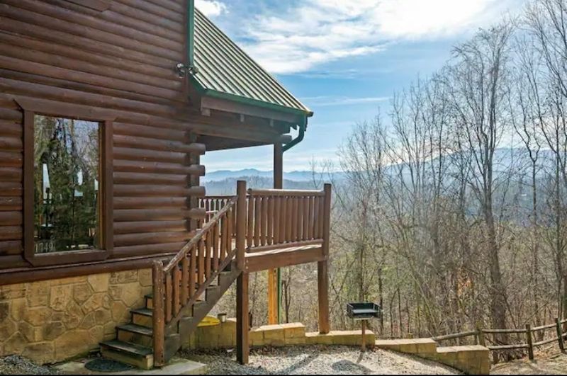 1749 Bassett Way, Sevierville, TN 37876