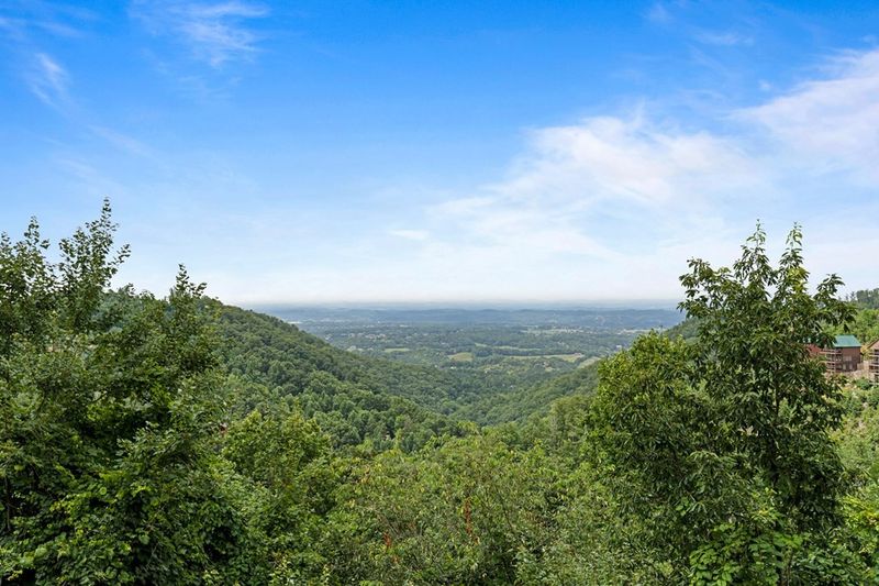 2213 Fox Berry Way, Sevierville, TN 37876