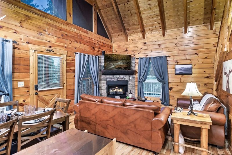 1402 Ridgefield Dr, Sevierville, TN 37876