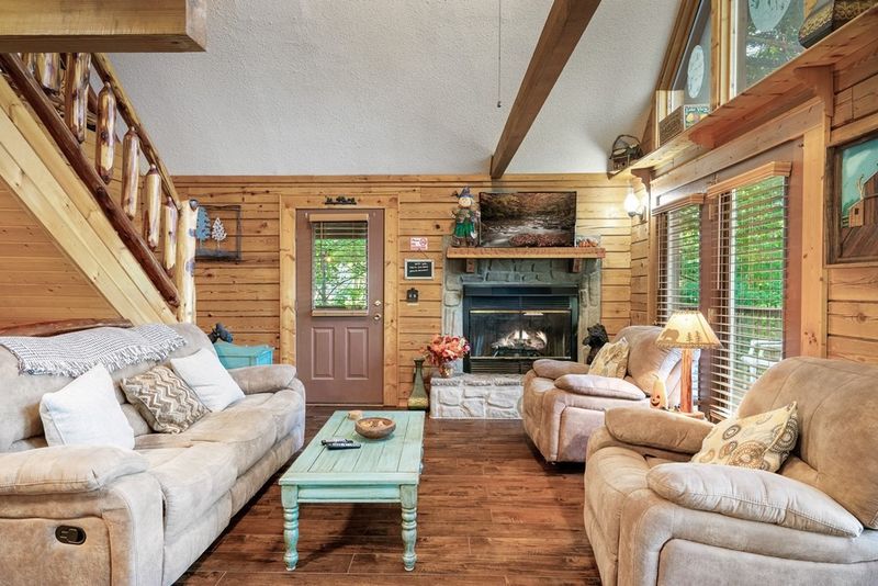 2115 Rabbit Point Way, Sevierville, TN 37876