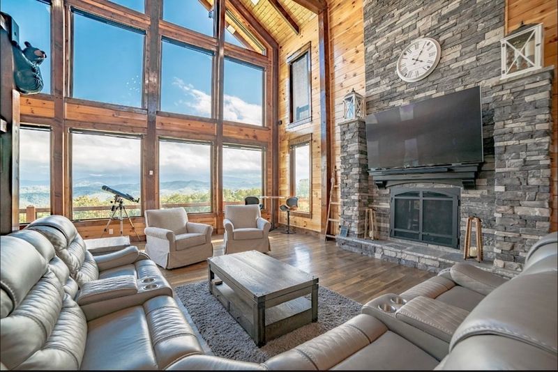 3245 Laurel Cove Trl, Sevierville, TN 37862