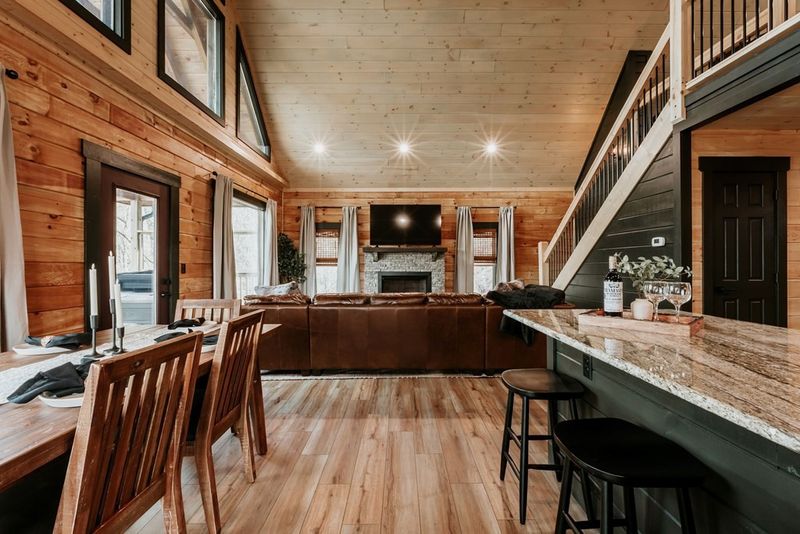 2417 Paradise Falls Way, Sevierville, TN 37862
