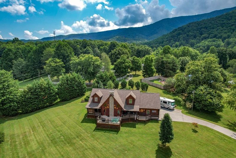 3320 Valley Ln #SUNFLOWERLODGE, Sevierville, TN 37862