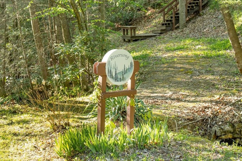 1209 Alpine Dr, Sevierville, TN 37876
