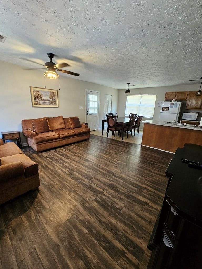 914 Hill Hl, Sevierville, TN 37876