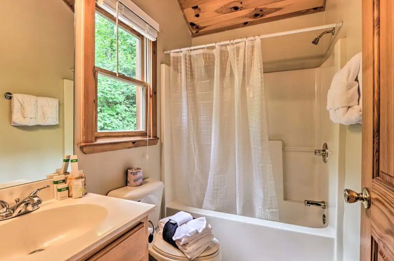 3579 J L Myers Rd, Sevierville, TN 37862
