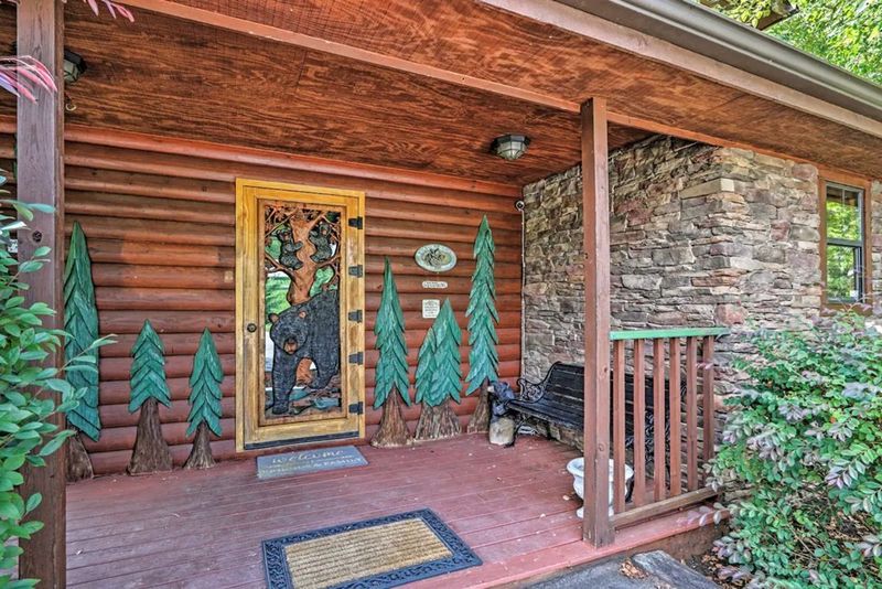 1910 Pittman Center Rd, Sevierville, TN 37876