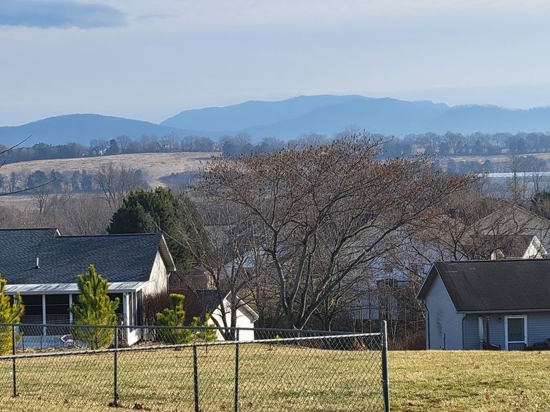 1605 Rivergate Ridge Ct, Sevierville, TN 37862
