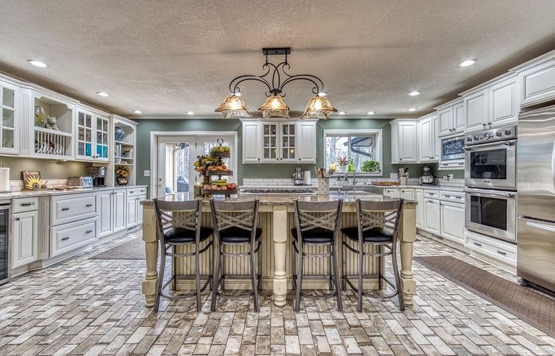 1521 Peach Tree St, Sevierville, TN 37862