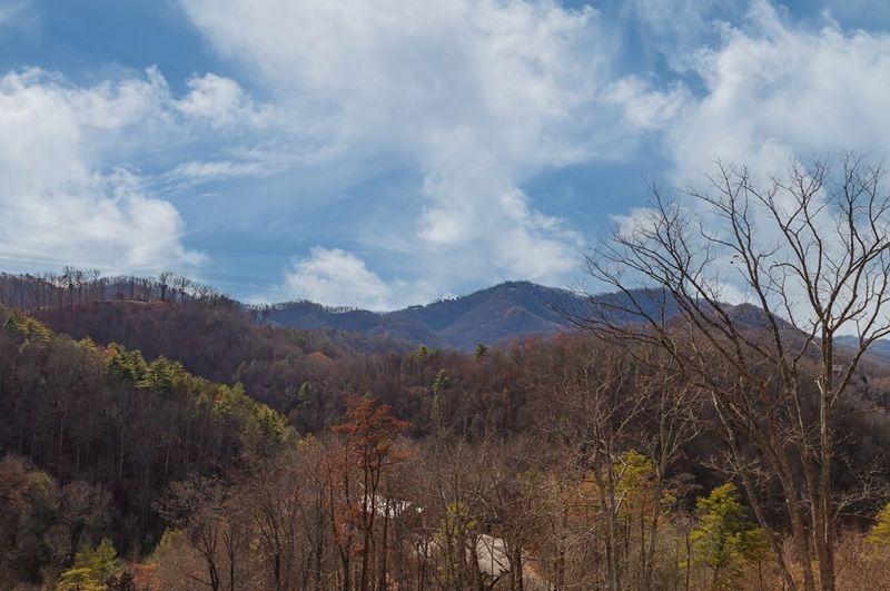2264 Coopers Hawk Way, Sevierville, TN 37862