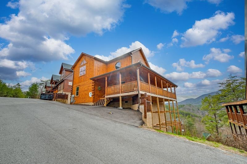 2052 Cougar Crossing Way, Sevierville, TN 37862