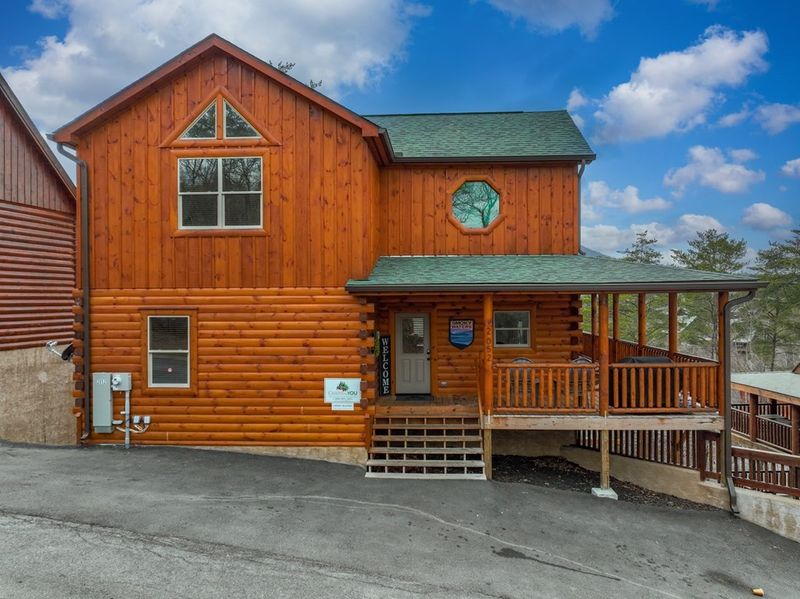 2052 Cougar Crossing Way, Sevierville, TN 37862