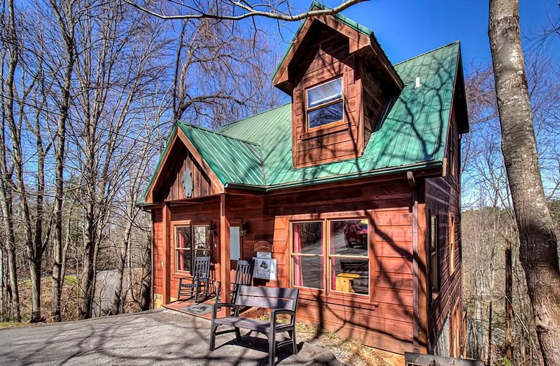 1605 Silver Poplar Ln #LITTLEBEARLODGE, Sevierville, TN 37876