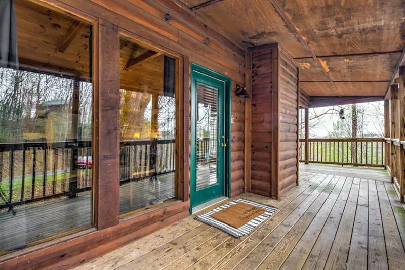 2519 Piney Dr, Sevierville, TN 37876