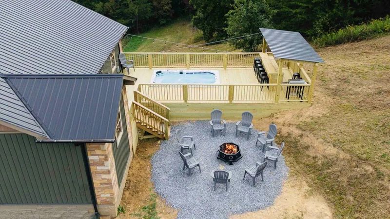 1035 Timber Woods Dr, Sevierville, TN 37862