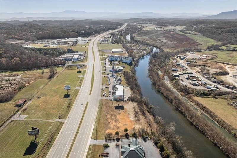 52 Winfield Dunn Pw, Sevierville, TN 37876