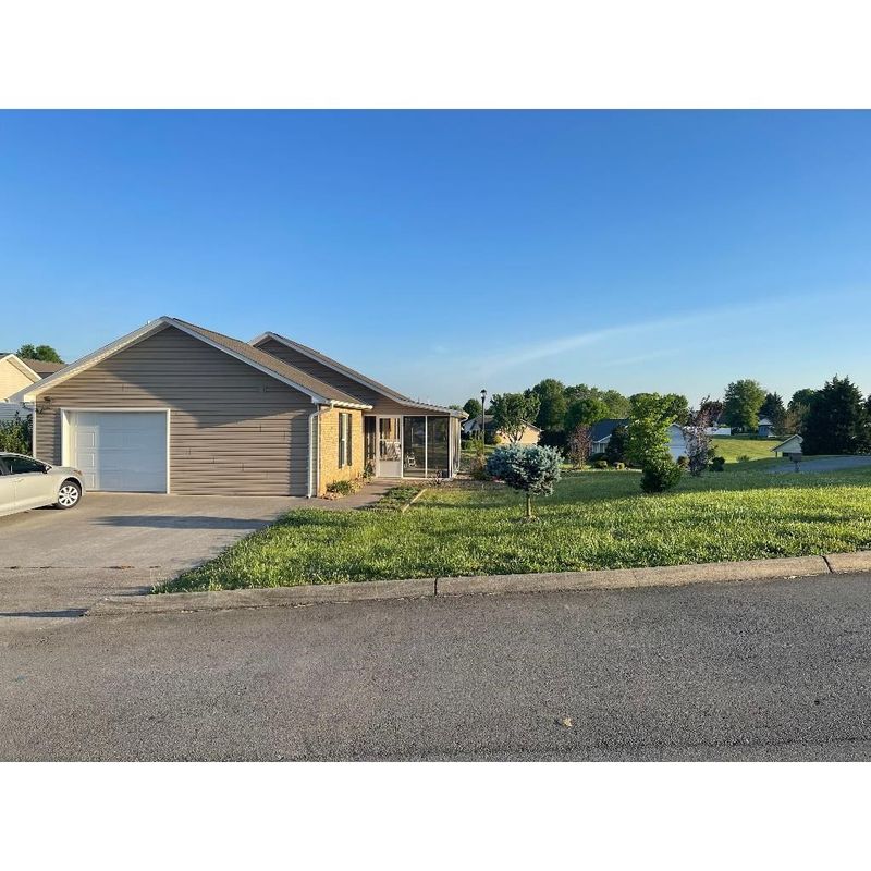 1504 Cloverdale Ln, Sevierville, TN 37862