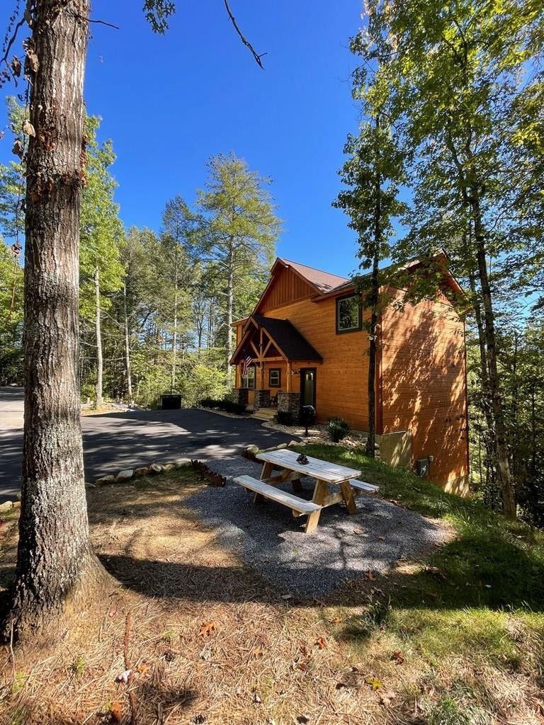 2709 Mossy Creek Ln, Sevierville, TN 37862