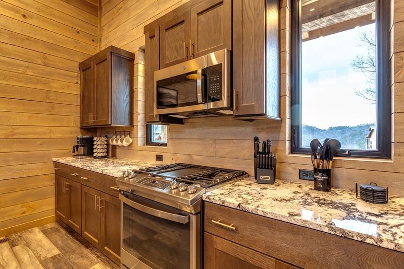 2118 Megan Ridge Dr, Sevierville, TN 37876