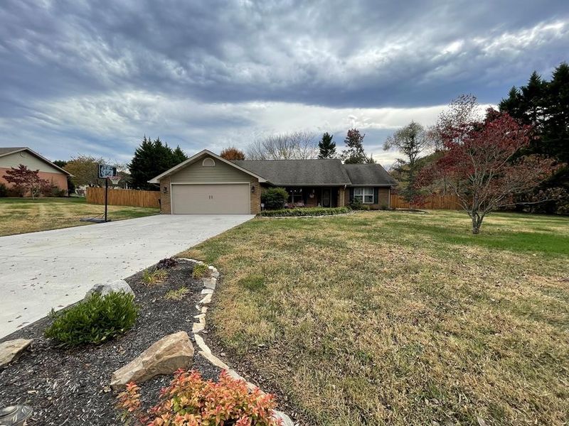 2166 Shaconage Trl, Sevierville, TN 37876