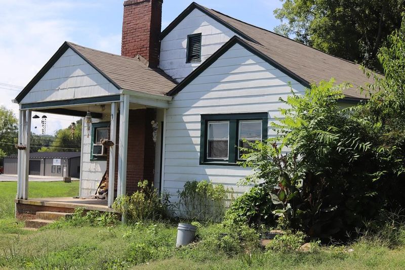 2298 Boyds Creek Hw, Sevierville, TN 37876