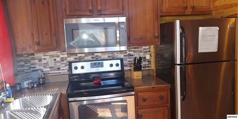1724 Ridgecrest Dr, Sevierville, TN 37876