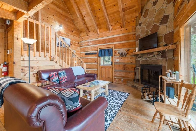 1328 Pine Trl, Sevierville, TN 37876