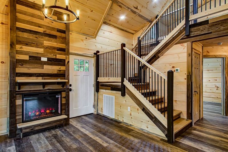 2006 Orchard Dr, Sevierville, TN 37862