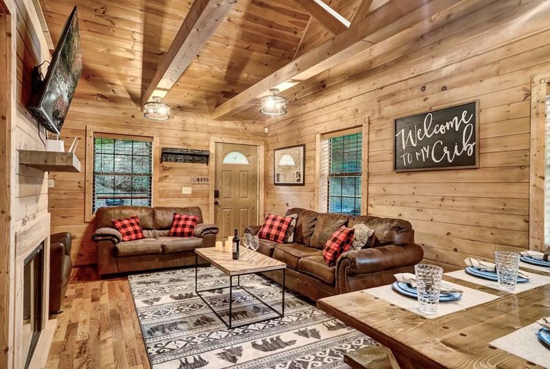3046 Engle Town Rd, Sevierville, TN 37862