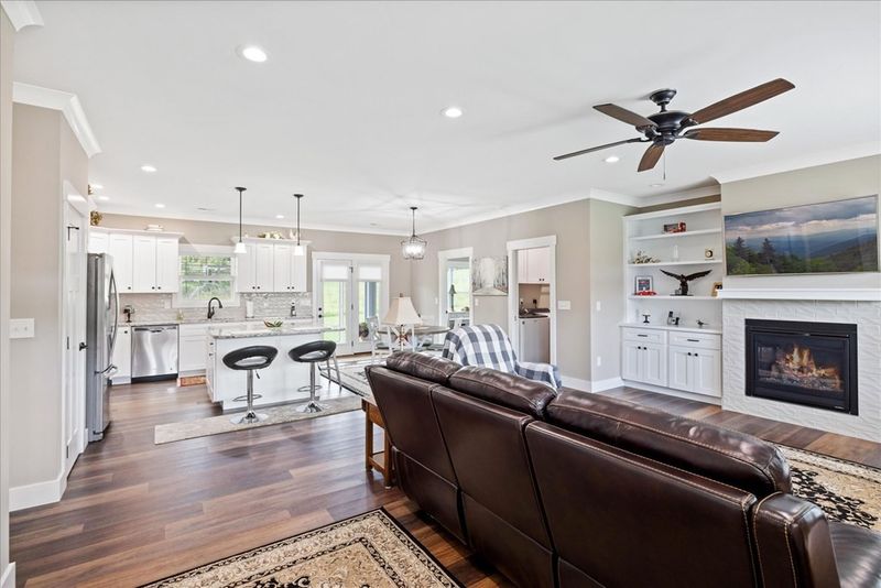 527 Elizabeth Ln, Sevierville, TN 37862