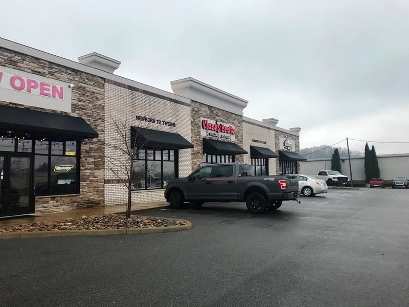1989 Winfield Dunn Pw, Sevierville, TN 37876