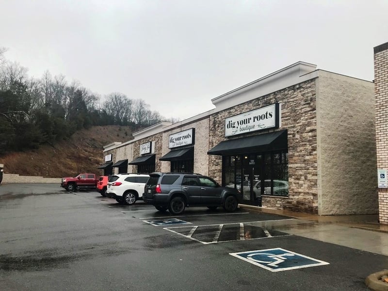 1989 Winfield Dunn Pw, Sevierville, TN 37876