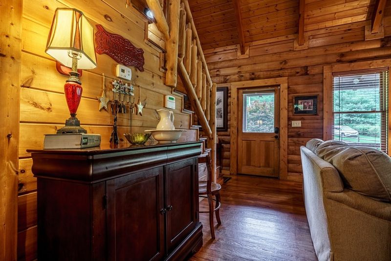 3113 Headrick Dr, Sevierville, TN 37862