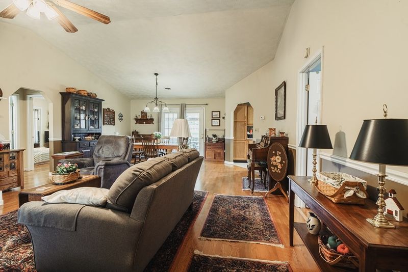 1067 Valley View Cir, Sevierville, TN 37876