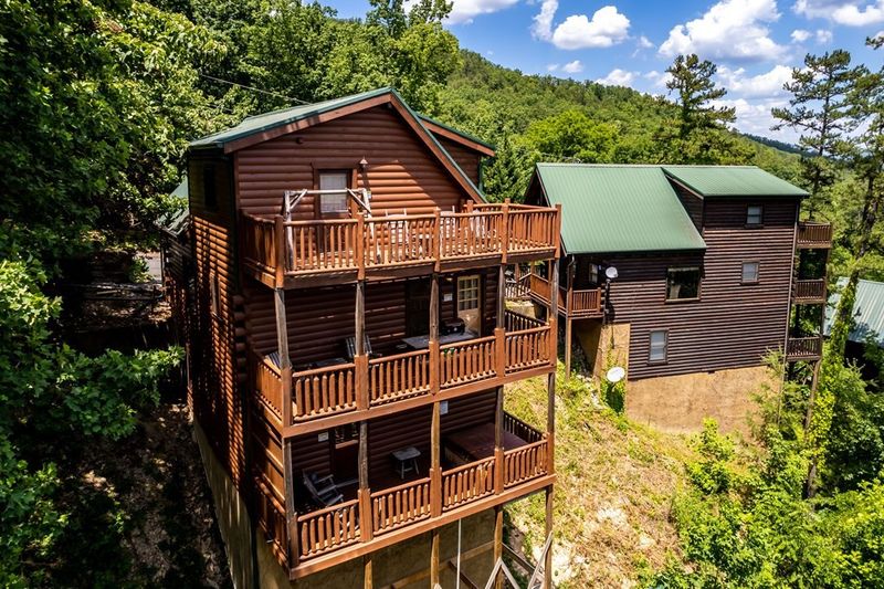 2251 Upper Middle Creek Rd #10J, Sevierville, TN 37876