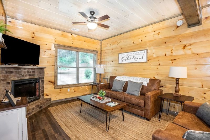 1654 Veterans Blvd #9, Sevierville, TN 37862