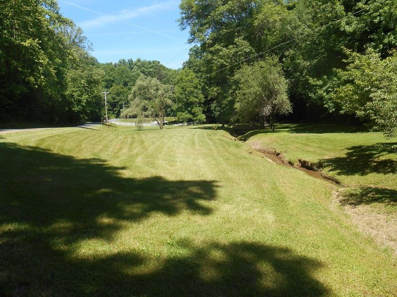2225 Grassy Branch Rd, Sevierville, TN 37876