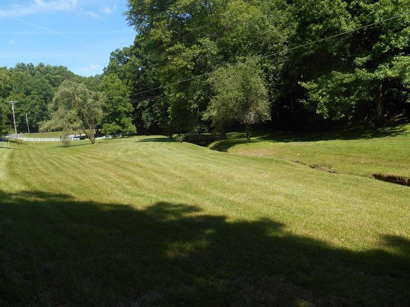2225 Grassy Branch Rd, Sevierville, TN 37876