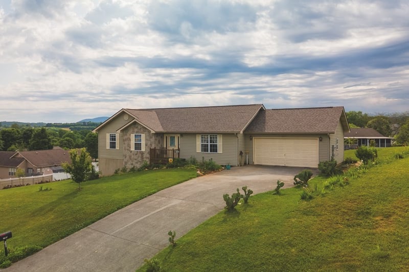 1709 Rivergate Dr, Sevierville, TN 37863