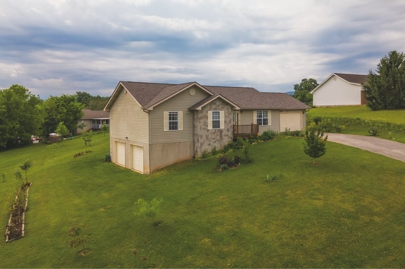 1709 Rivergate Dr, Sevierville, TN 37863
