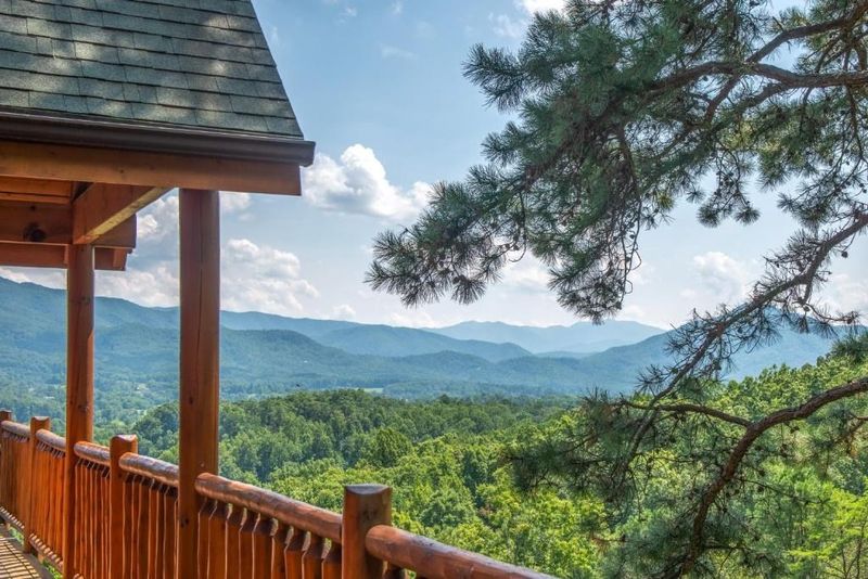 3004 Wears Overlook Ln, Sevierville, TN 37862
