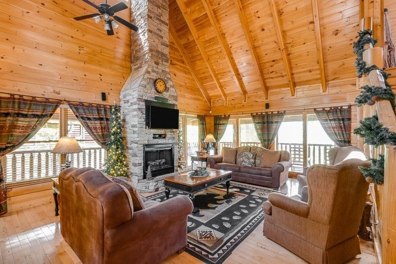 1304 Timberwolf Dr, Sevierville, TN 37862