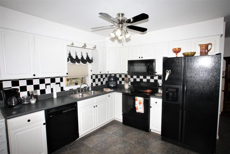 726 Fairgarden Cir, Sevierville, TN 37876