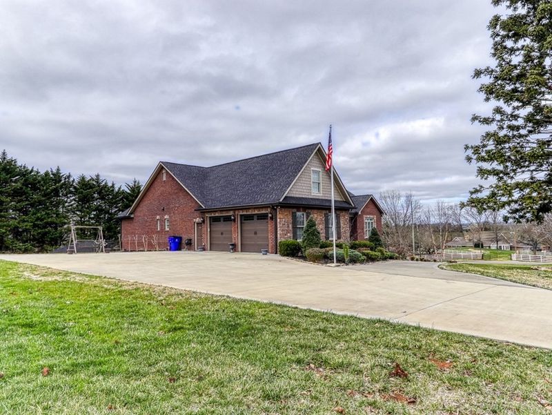 1310 Conner View Ct, Sevierville, TN 37862