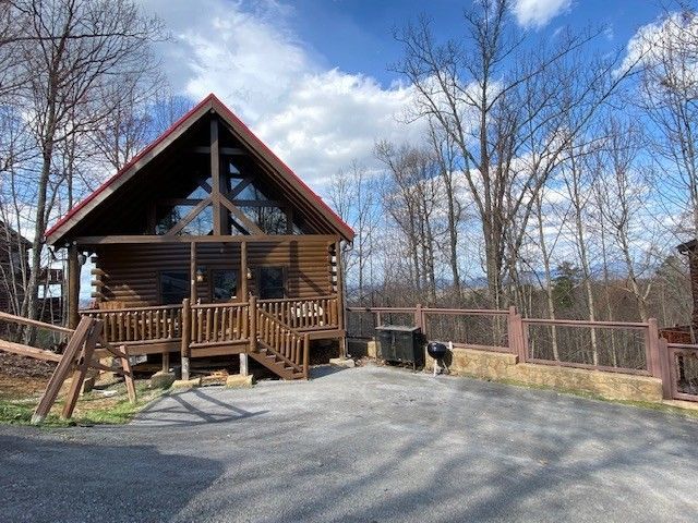 2121 E View Dr, Sevierville, TN 37876