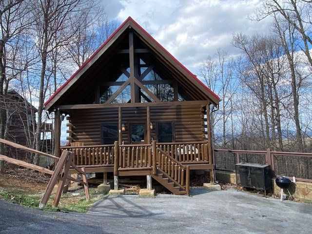 2121 E View Dr, Sevierville, TN 37876