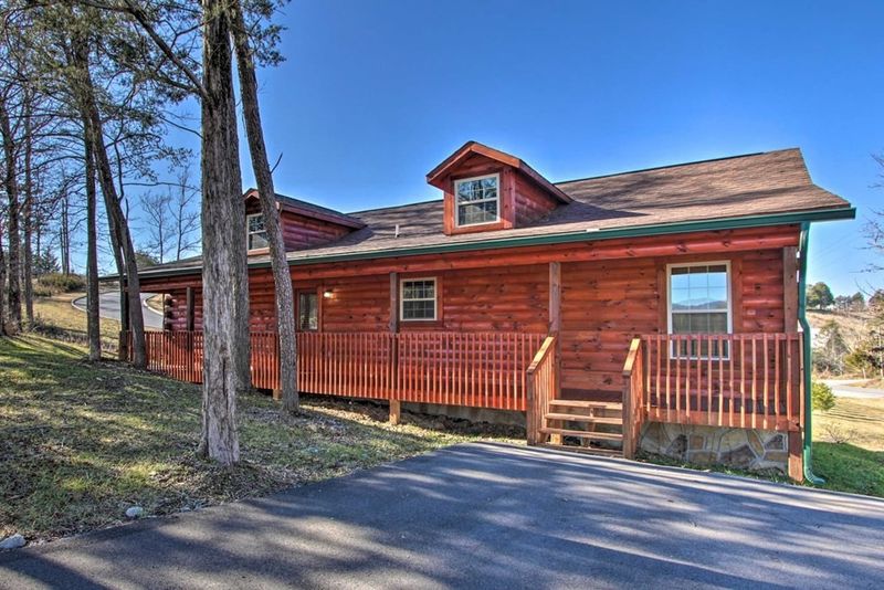 815 Blue Herring Way, Sevierville, TN 37876