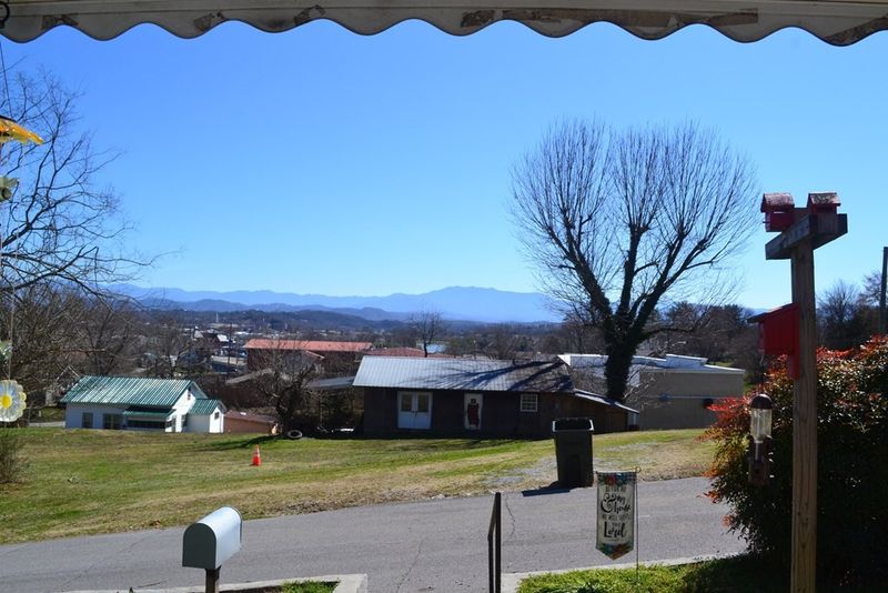 516 Ownby Dr, Sevierville, TN 37862